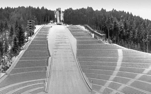 Трамплин для прыжков на лыжах с трибунами для зрителей в Инсбруке. 1963. Архитектор Х. Клопфер, инженер А. Пейерль. Реконструирован в 1975.
