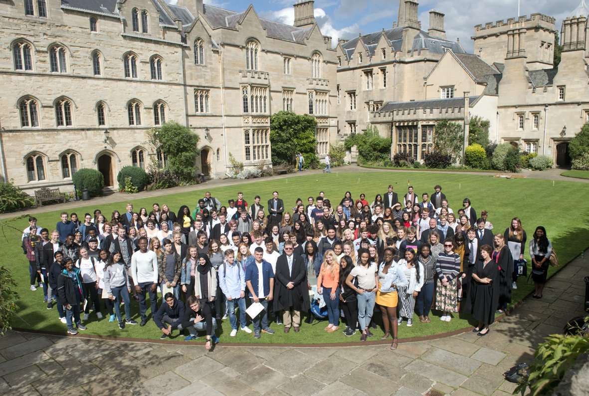 Cambridge university was founded. Оксфордский университет Великобритания. Университет в Америке Оксфорд. Оксфорд 2020 университет. Оксфорд университет 2021.