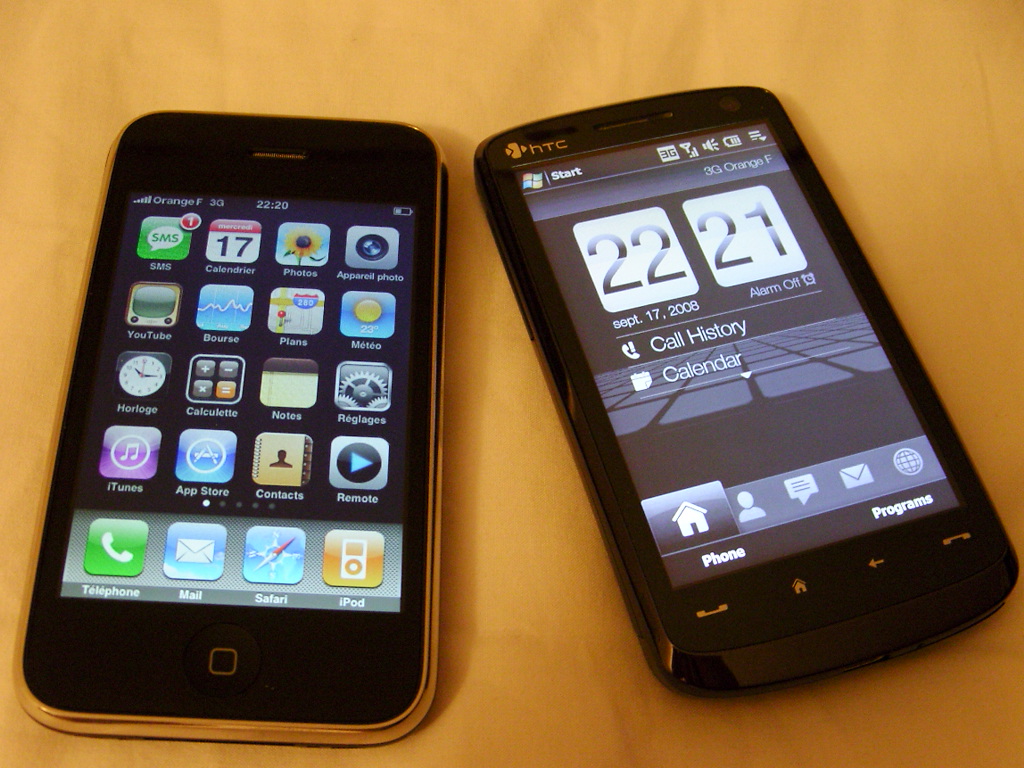 Картинки название телефона. HTC hd2. HTC сенсорный. Разные телефоны. Самый первый сенсорный телефон.