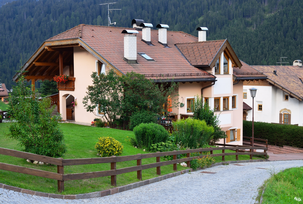 Дом с садом в альпийской деревне